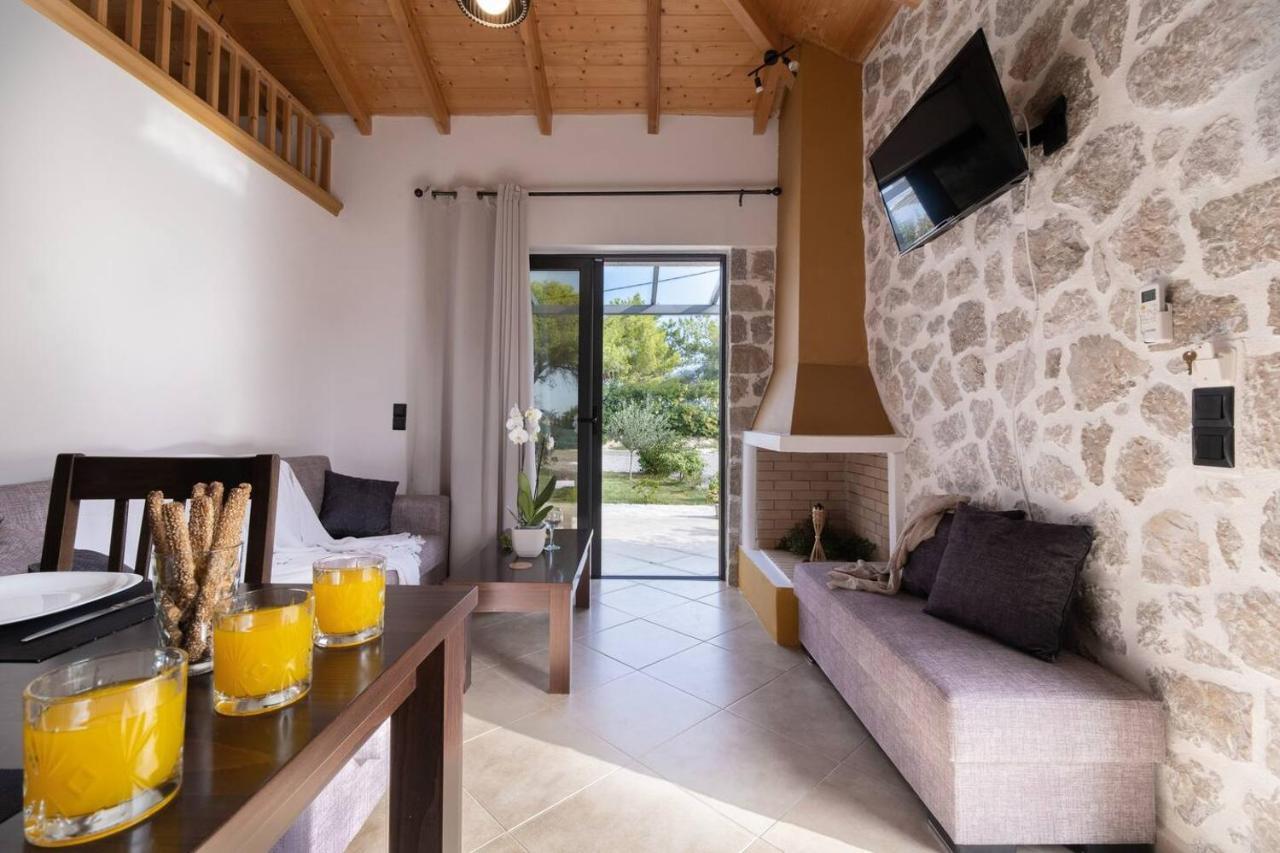 Villa On The Sea Agia Marina  Exterior photo